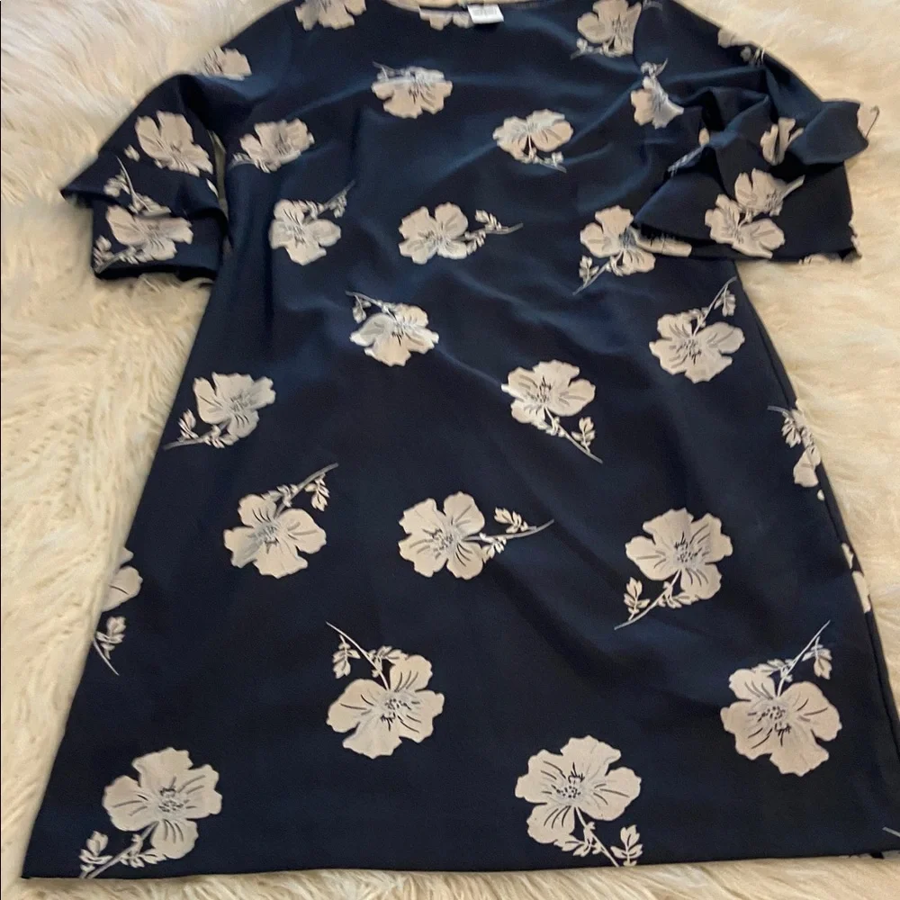 Banana Republic Navy and White Floral Dress size 4 brand new with tag length 35”
